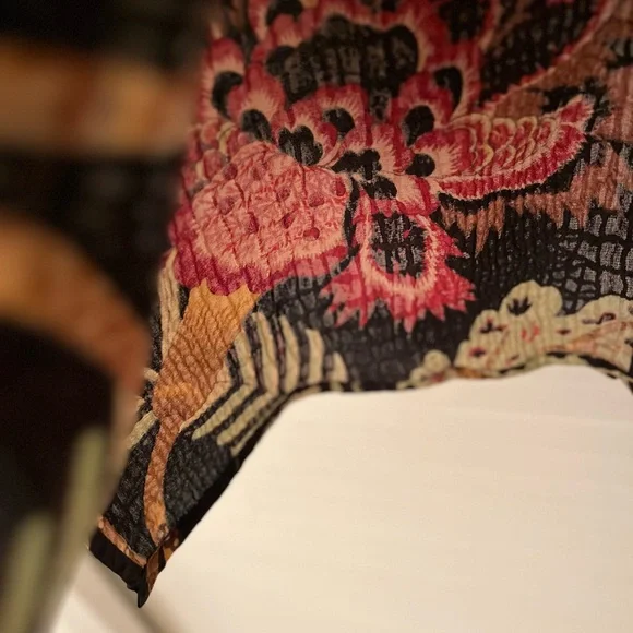 “Citron” sheer blouse Full of Fall colors.  Slight split at end of sleeve.Fall F - Picture 6 of 8